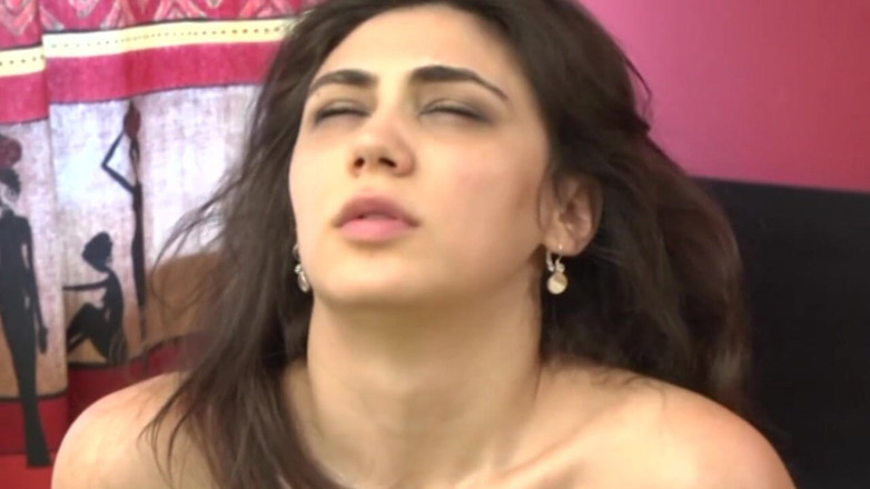 SapphoFilms - By Nikoletta Garian - Real Lesbian: Mereka tidak sabar untuk mencuba pepek yang dicukur antara satu...