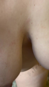 Soția însărcinată are parte de ejaculare înăuntru multiplă în pizdă de la iubitul ei și soțul încornorat - sex în trei cu însărcinată! - Lăptoasa Mari