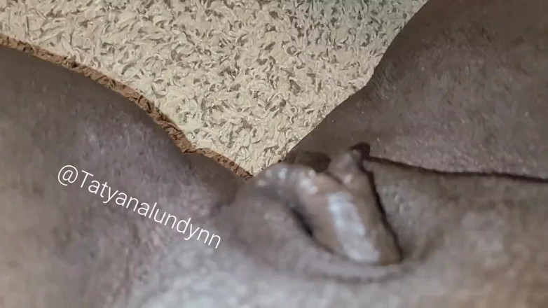 Tatyana Lundynn: Vysát z této kundičky rty