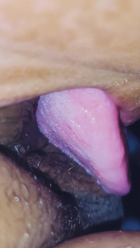 Orta yaşlı seksi kadın küçük bir yarak için tüm aşkını gösteriyor