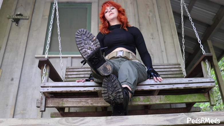 PedsRMeds: Peaches Giantess Kim Showing off Her Boots