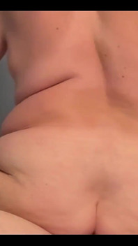 Scopami la figa e fammi venire e ti lascerò sbattere il culo fino a quando non ti sborre!