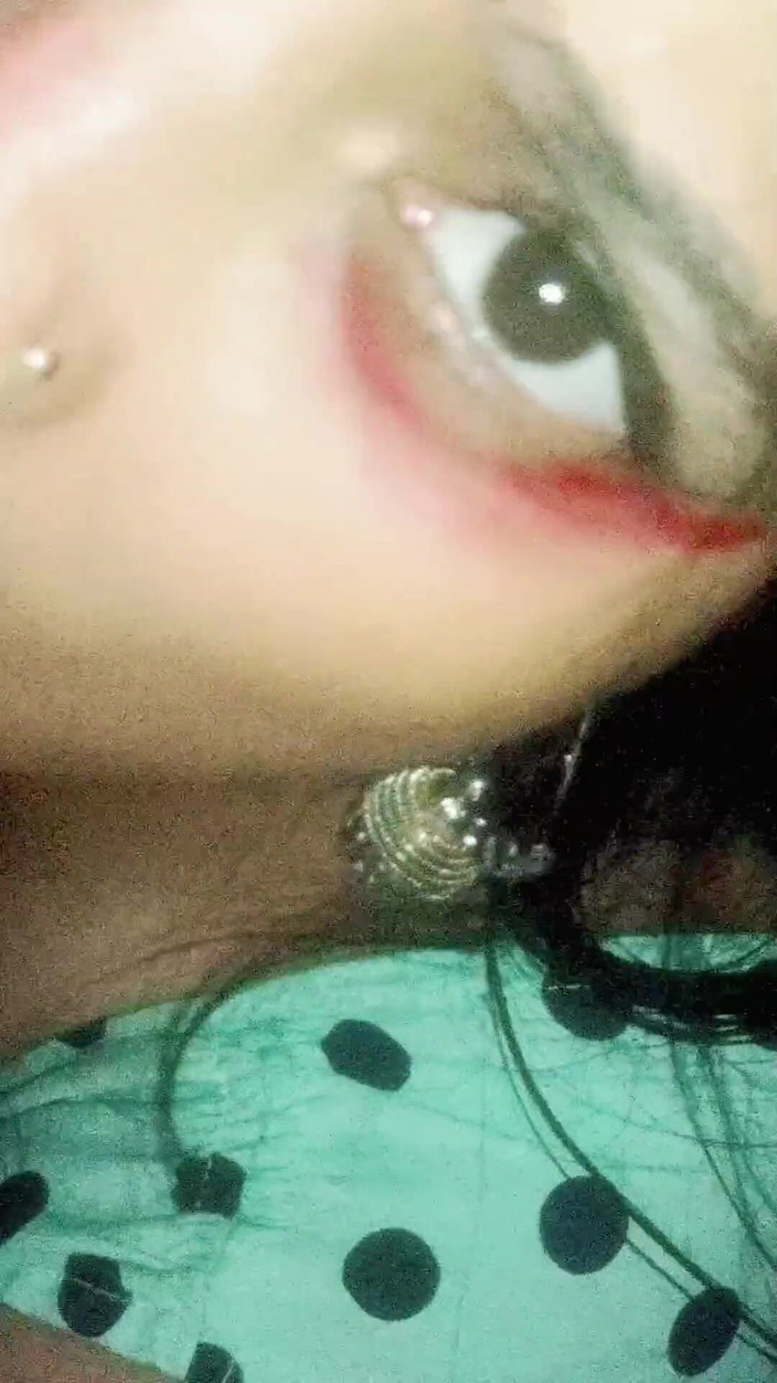 CUTEGIRL4YOU: naukri ke niche meri nee premika ke saath chehra chudaee...