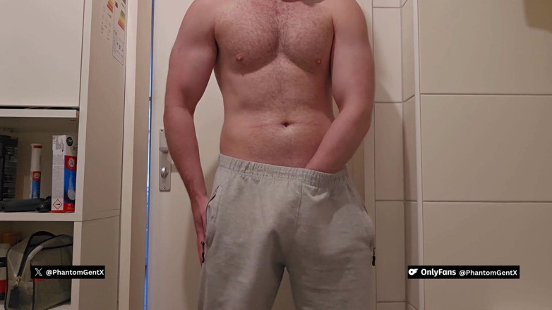 PhantomGentX: Alman edepsiz konuşma! Gri sweatpants içinde rahatladı ve sonra gerçekten...