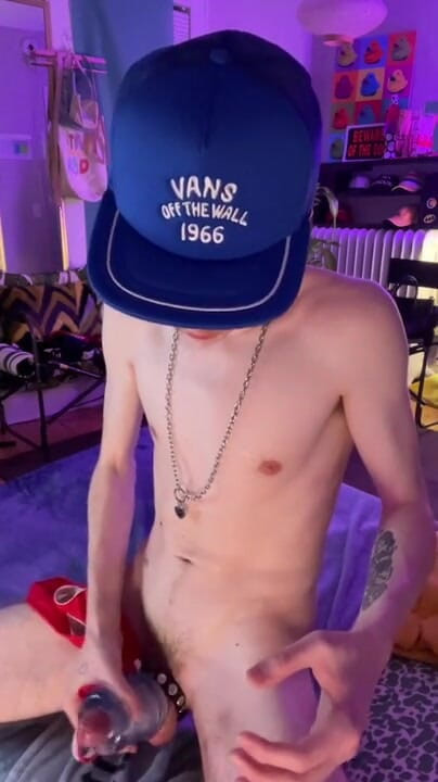 GhostCams: Geile tiener jock neukt zakpoesje en schiet een enorme lading