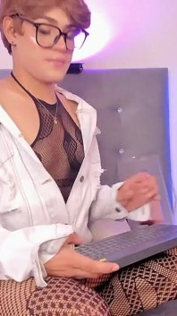 เคนน่ารักโชว์และเด้งตูดของเขา
