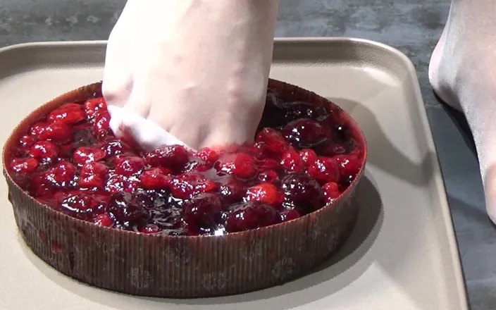 AnnaBUST: I Pee in Your Cake and Trample It with My...