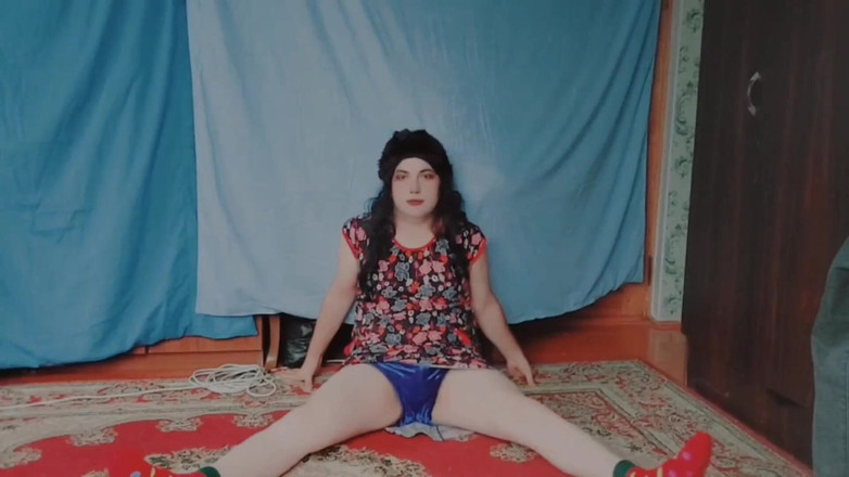 Kitty_Cross: Dolce bellezza trans in piedi sulla porta con wink