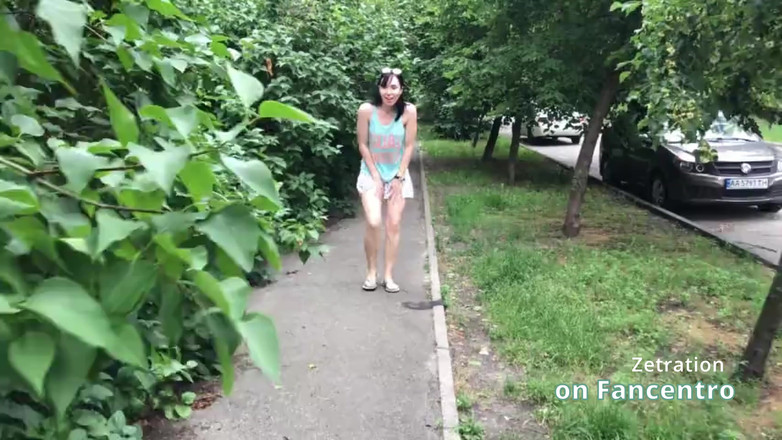 Zetration: Muhteşem esmer parkta külotsuz yaramazlık yapıyor!