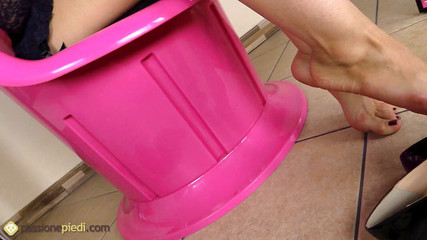 Foot Fetish HD: Relena, zrzavý bohyně si hraje s nohama