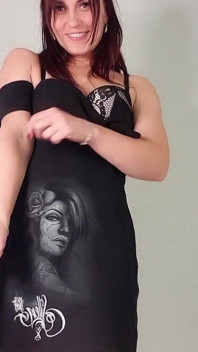 Corps sexy en robe noire