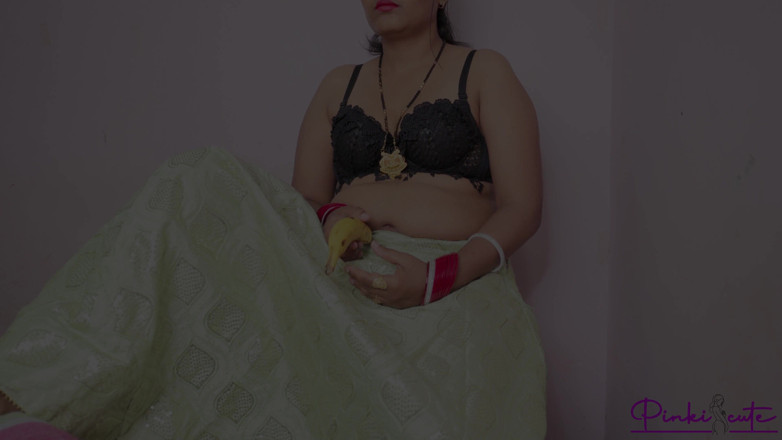 pinki_cute: バナナを取っているときに裸で捕まえられ、彼女は脂肪を捕まえてそれを手に入れました。