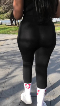 Julia 23 Years Old Arab Girl: Thicc Ass Walk in the Park
