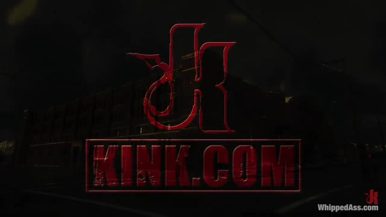 Whipped Ass by Kink: Servitoare pedepsită