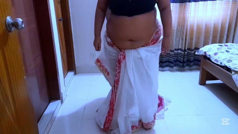 Aria Mia: India bertetek besar dikongkek oleh lelaki kerja