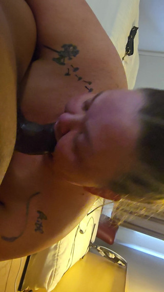 KineMaster: 我的Grub-hub司机大胆地要求吮吸我的鸡巴