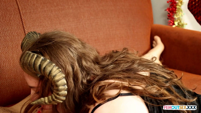 Femout.xxx: Femout XXX: Jill Pills festliga knull