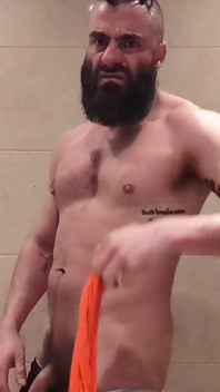 Papi liebt es, nach seinem training selbst zu schnüffeln.
