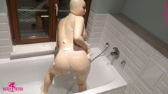 Fem Latex: Sprchy a chcaní v latexu