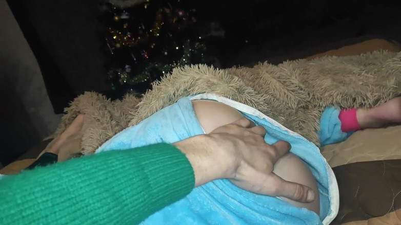 Taboo Room: Malá princezna v pyžamu jednorožce saje ptáka!