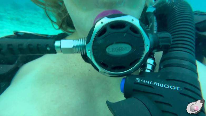 Mistress Pink Pearl: 보네르에서 가장 발정난 문어를 만나는 슈퍼걸