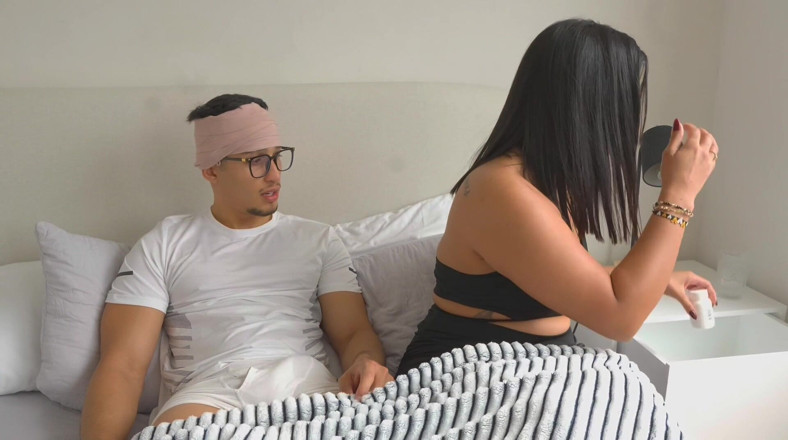 MilanRodriguez: 继母吃错药，把继子的阴茎放进嘴里