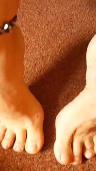 Mature feet posing and close up feet worship