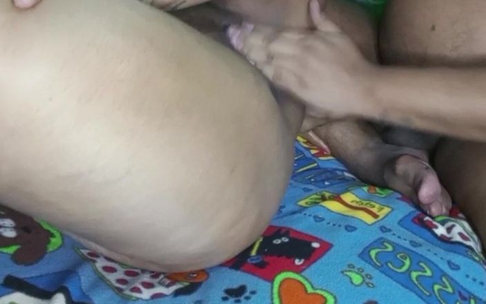BigassMILF40: Sání těsné kundičky zralé sousedky s velkým zadkem