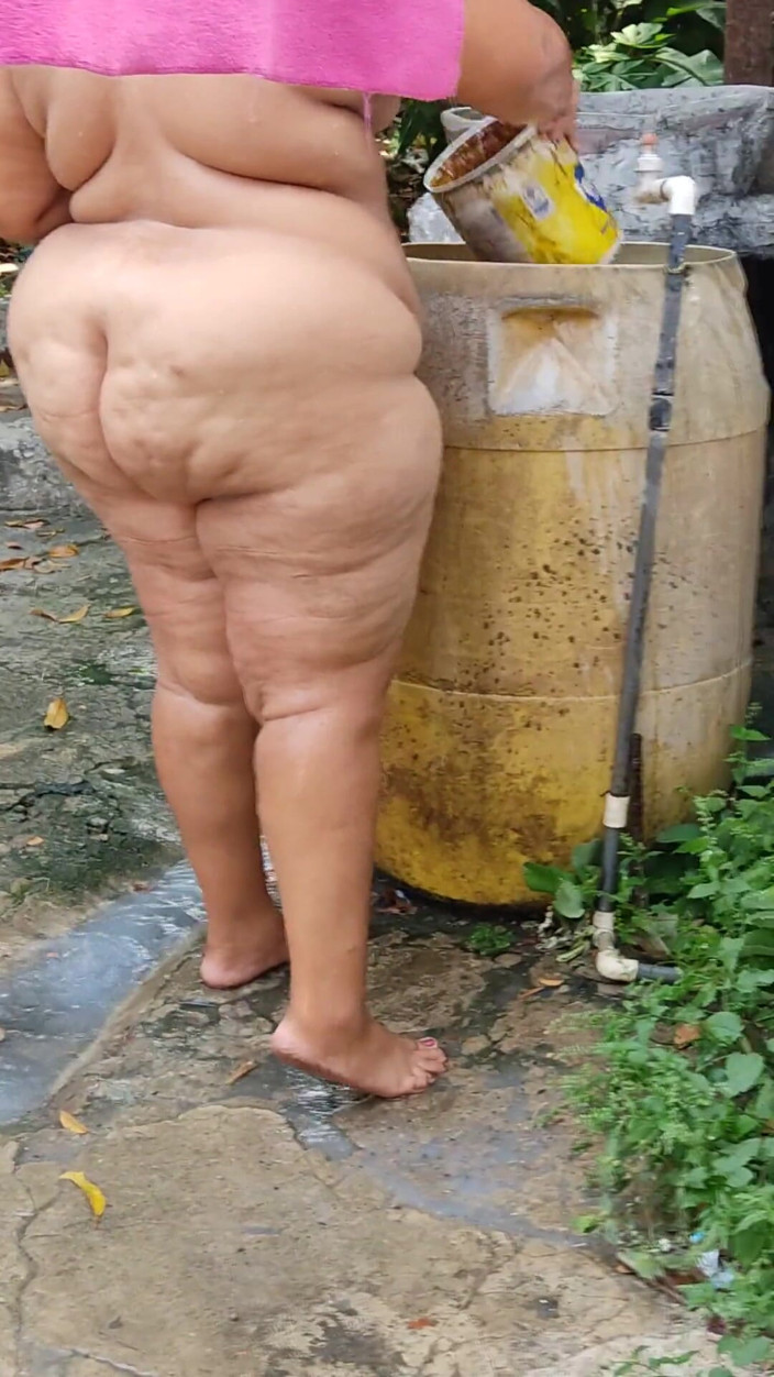 Gordita Culo Rico: My Stepson Spies on Me While I Bathe in the...