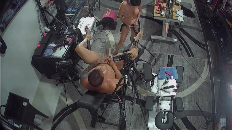 There is no safeword: Страпон истории - ежедневный трах страпоном день 90 я убеждаю его это в его интересах кончить. 7 видео от первого лица, 4K.