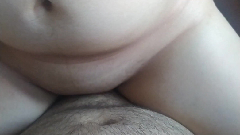 Milky Mari: Prsatá dospívající dívka dostane creampie od starého chlupatého chlapa - Milky...