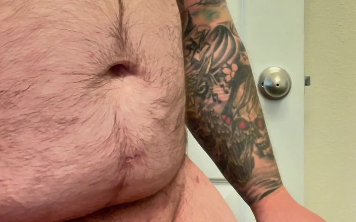 TattedRockerBear: Seksowny wytatuowany owłosiony pulchny niedźwiedź orgazm z pierścieniem kutasa