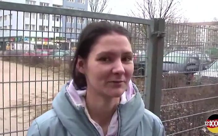 123XXX - 100% Amateurs: Wilder typ gibt einem süßen deutschen küken seine warme sahne