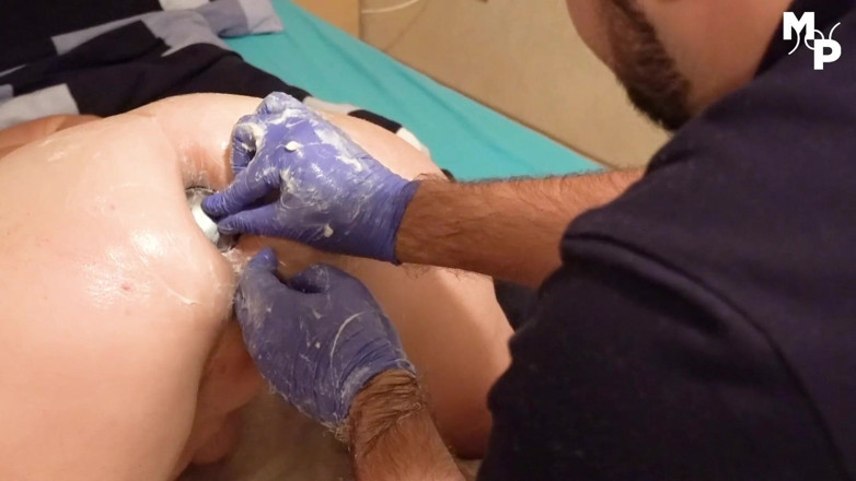 Marcus Pollack: Tvrdý fisting zadku pro MILF děvku