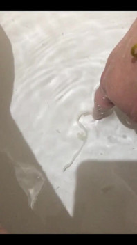 Duoble gozada em um banho