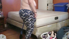 BBW nurse Vicki adventures with friends: 내 방을 청소한 다음 토플리스