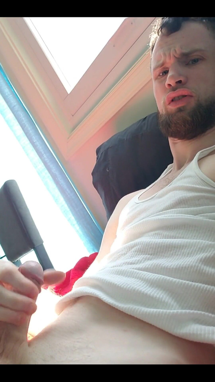 TalenJames: 10 minut hladění mého pulzujícího ptáka, dokud nevybuchnu.