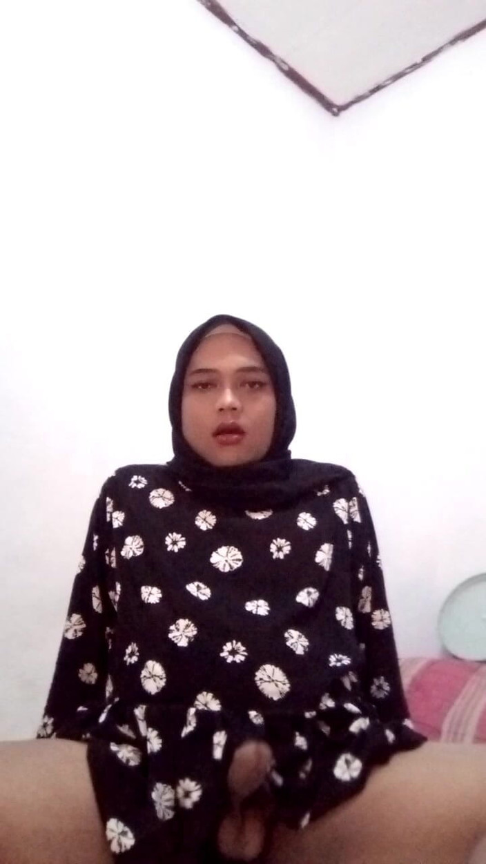 Ivvy Crossdresser: Un travesti en hijab réalise ton fantasme.