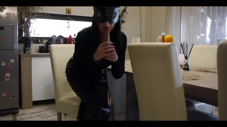 MilfyCalla: Diosa de cuero instrucciones de paja con consolador provoca, hablar...