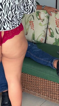 O vizită prietenoasă se transformă într-un sex sălbatic cu o curvă!