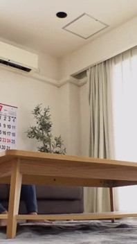 내 눈을 사로 잡고 대담하게 아침 애널 3부를 에스컬레이션하는 자신감 있는 결혼한 이웃