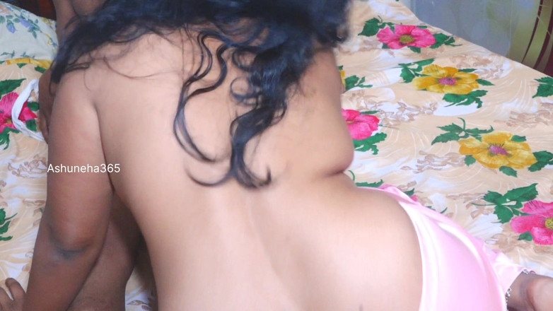 Ashuneha365: Coppia indiana telugu desi calda scopata con romanticismo nella camera...