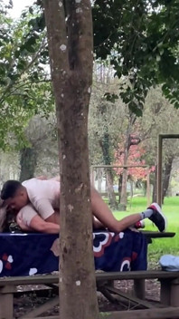 La Matrigna Viene Sorpresa a Fare Sesso All'aperto
