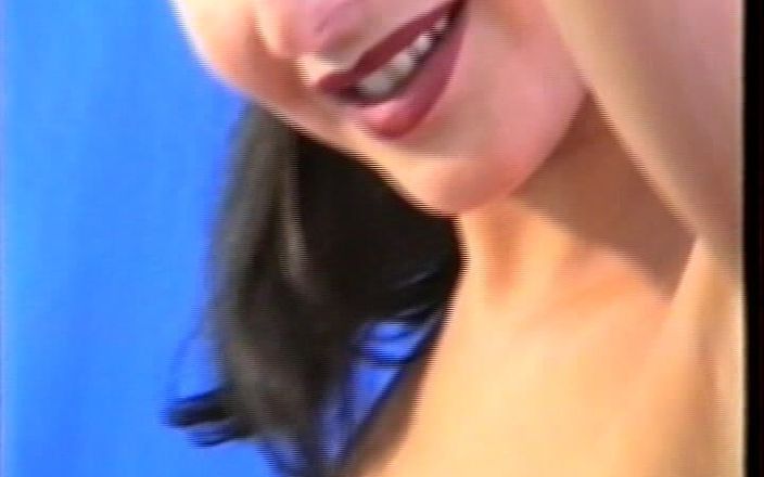 VintageXMovies: 复古电影，热辣的直播女孩在她的节目中裸体跳舞！