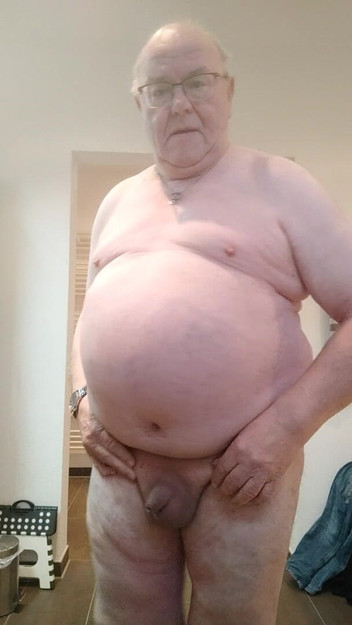 Karlchengeil: Berbogel dan bermain dengan telur