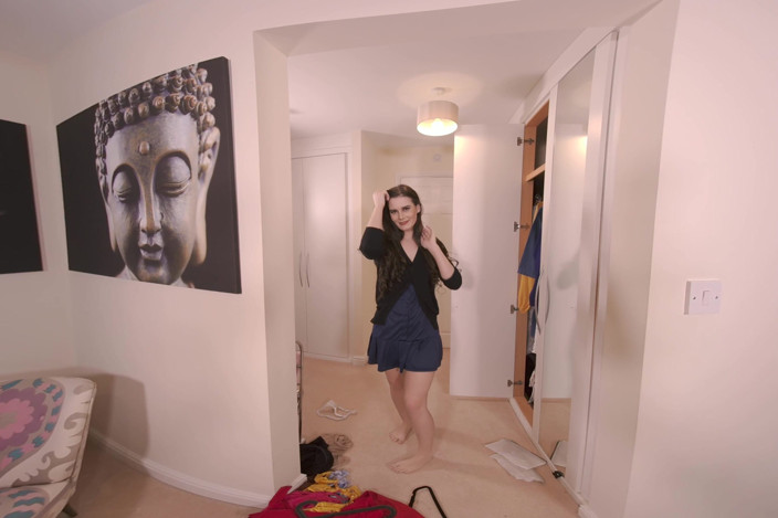 ZexyVR: Louise T - What to Wear