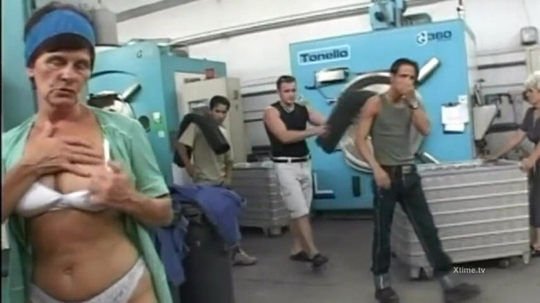Monster Cocks: Sesso anale folle per un lavoratore tettona nella fabbrica di...