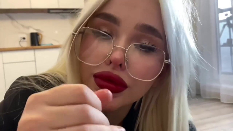 Blondessa: Gorąca nieruchomości Blondessa połknęła kutasa i zerżnięta, aby sprzedać dom