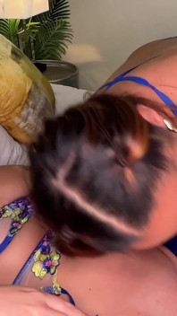 Abbiamo scopato la nostra ragazza che consegna in porta