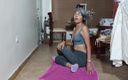 Swingers amateur: Jag hjälper min styvmamma med yoga och slutar med att...
